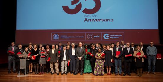 2018 11 21 acto central 30 aniversario foto familia condecorados 1